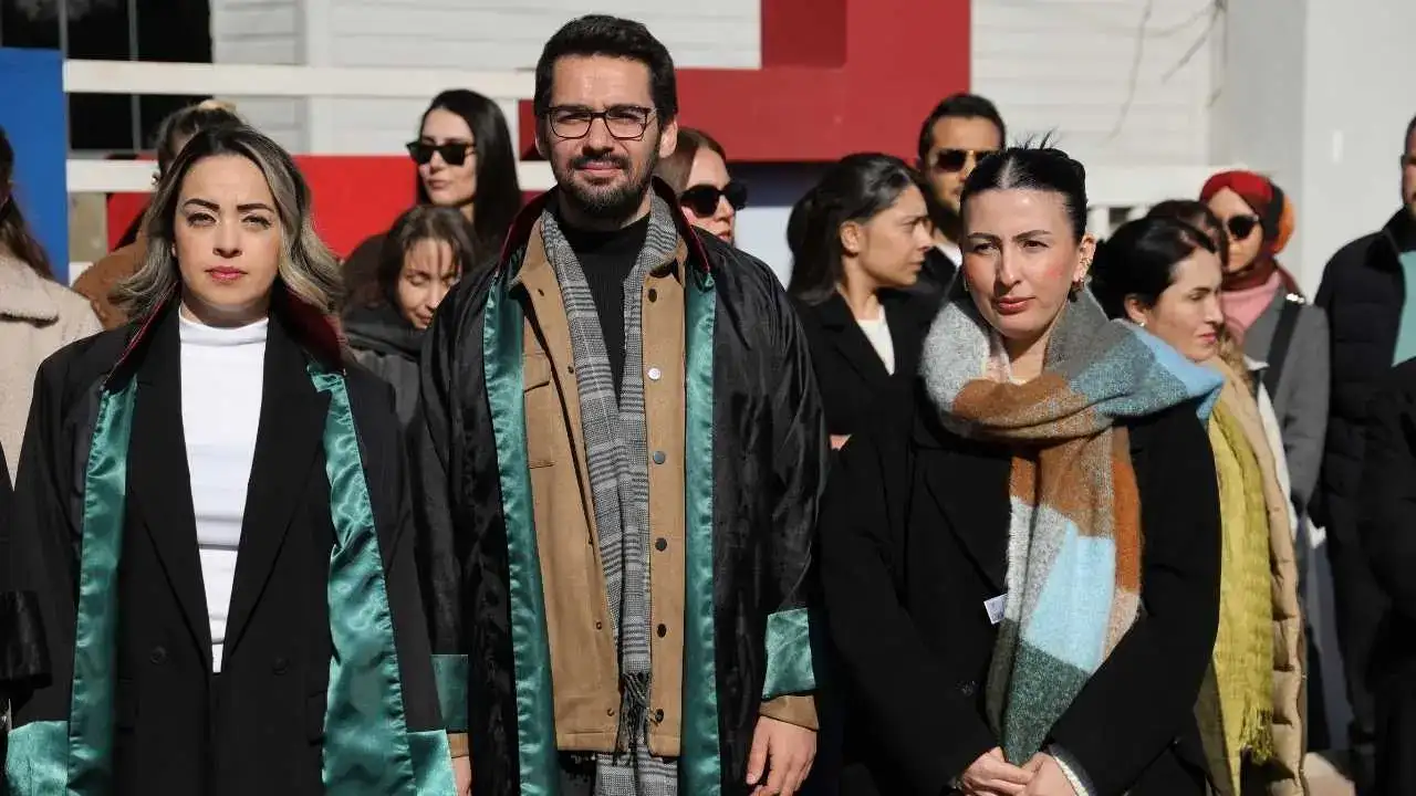 Adana’da Karne Almaya Giden Veliler Okulun Kapandığını Öğrendi 1